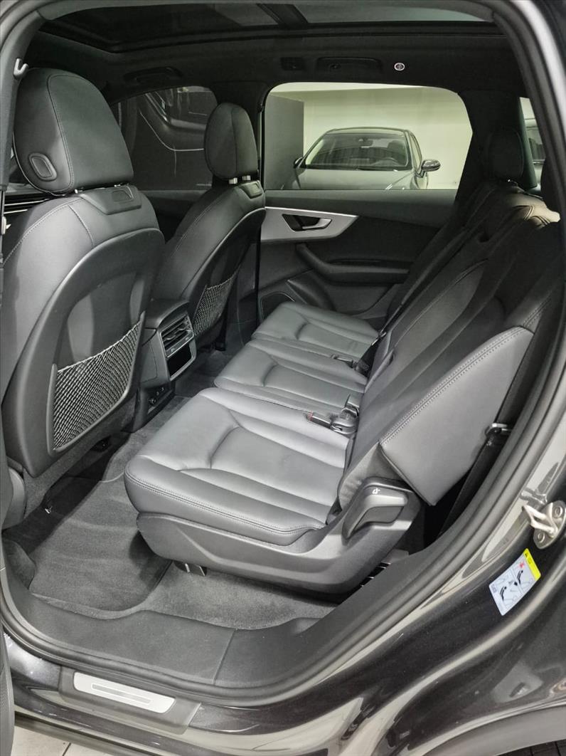 Audi-Q7-3.0 55 TFSI Performance Black Quattro