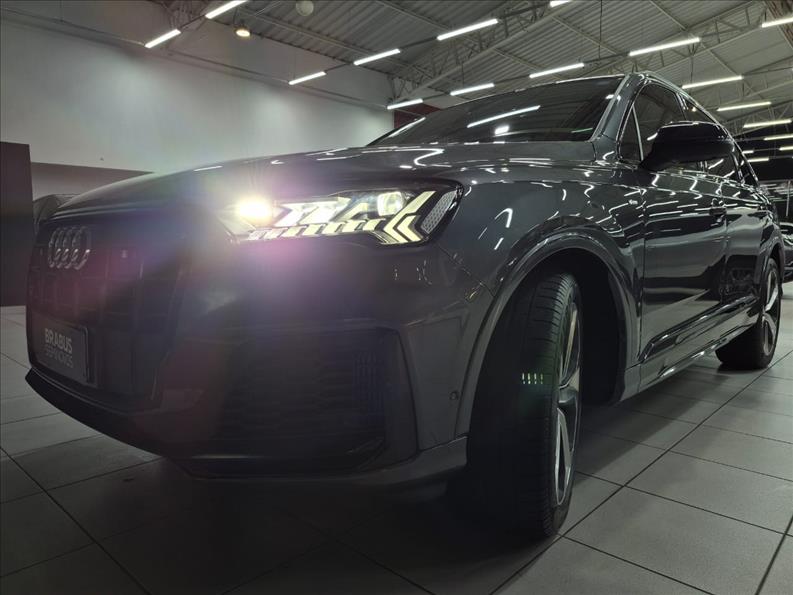 Audi-Q7-3.0 55 TFSI Performance Black Quattro