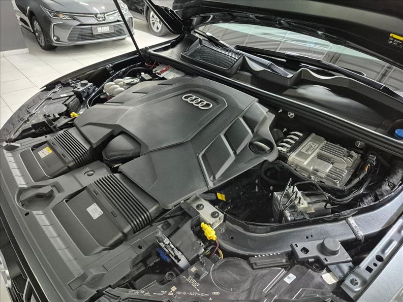 Audi-Q7-3.0 55 TFSI Performance Black Quattro