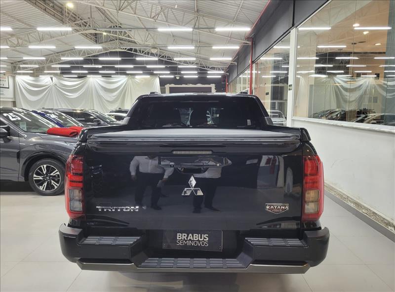 Mitsubishi-TRITON-2.4 Biturbo CD Katana 4X4