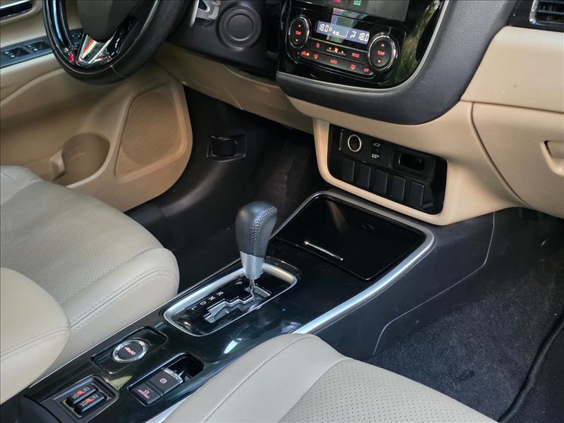 Mitsubishi-OUTLANDER-3.0 GT 4X4 V6 24V