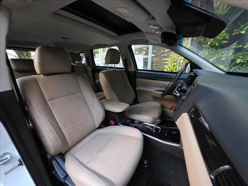 Mitsubishi-OUTLANDER-3.0 GT 4X4 V6 24V