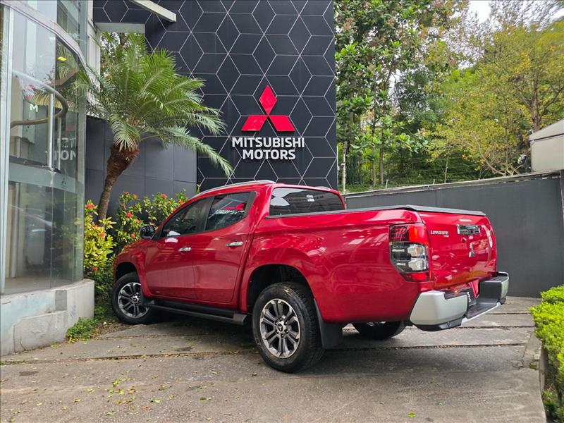 Mitsubishi-L200 TRITON-2.4 16V Turbo Sport Hpe-s CD 4X4
