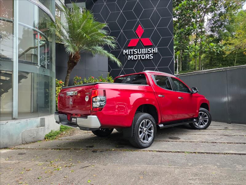 Mitsubishi-L200 TRITON-2.4 16V Turbo Sport Hpe-s CD 4X4