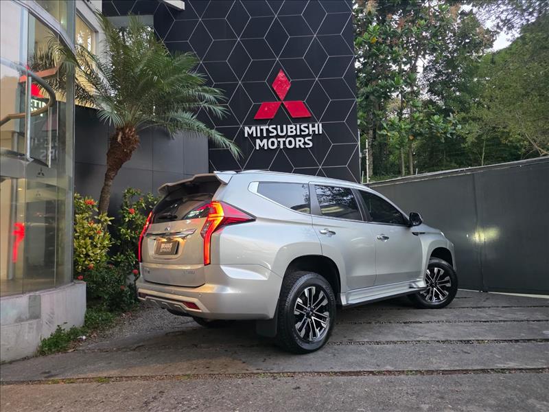 Mitsubishi-PAJERO SPORT-2.4 16V Mivec Turbo Hpe-s AWD