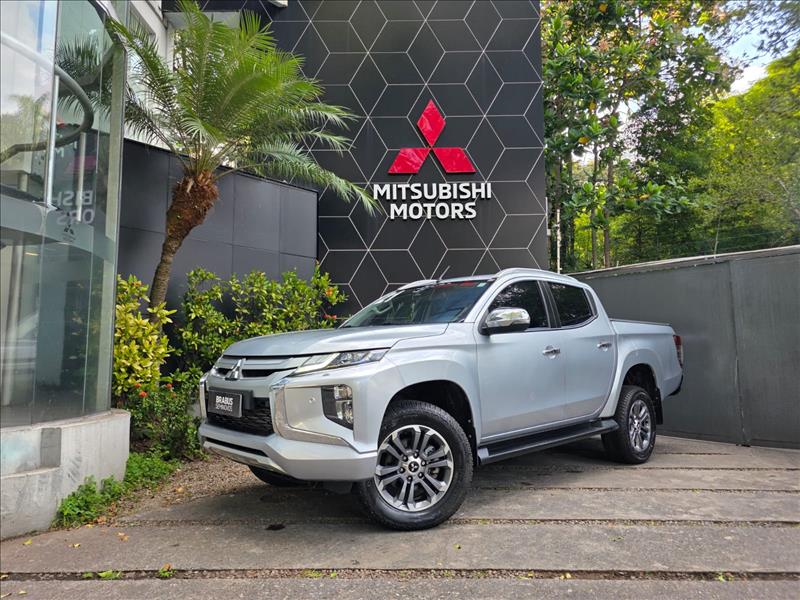 Mitsubishi-L200 TRITON-2.4 16V Turbo Sport Hpe-s CD 4X4