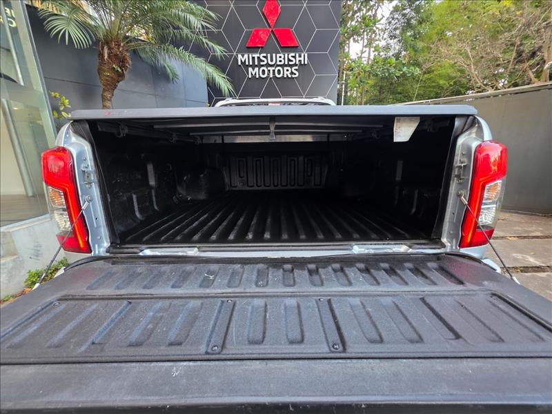 Mitsubishi-L200 TRITON-2.4 16V Turbo Sport Hpe-s CD 4X4