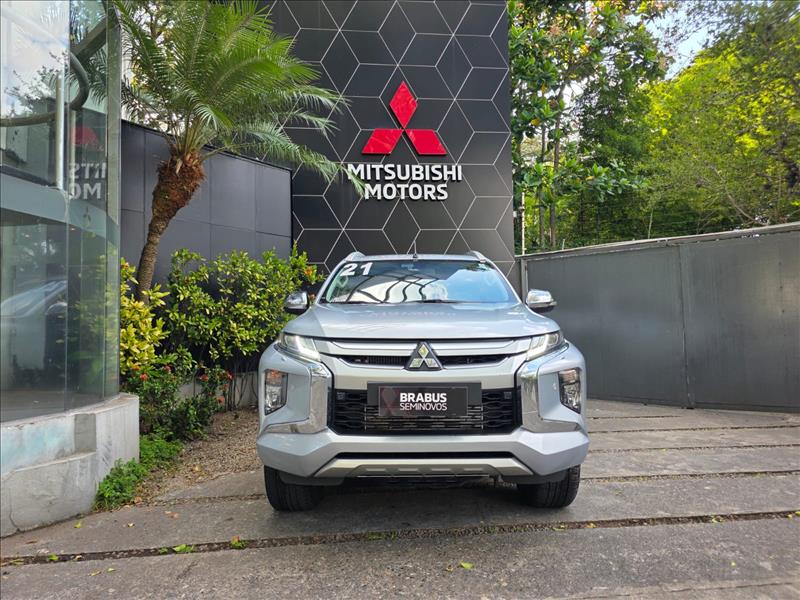 Mitsubishi-L200 TRITON-2.4 16V Turbo Sport Hpe-s CD 4X4