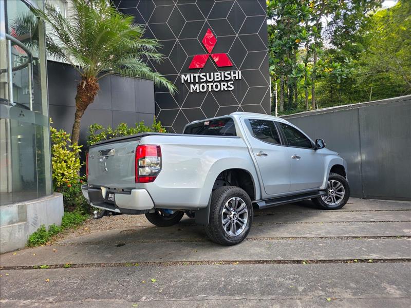 Mitsubishi-L200 TRITON-2.4 16V Turbo Sport Hpe-s CD 4X4