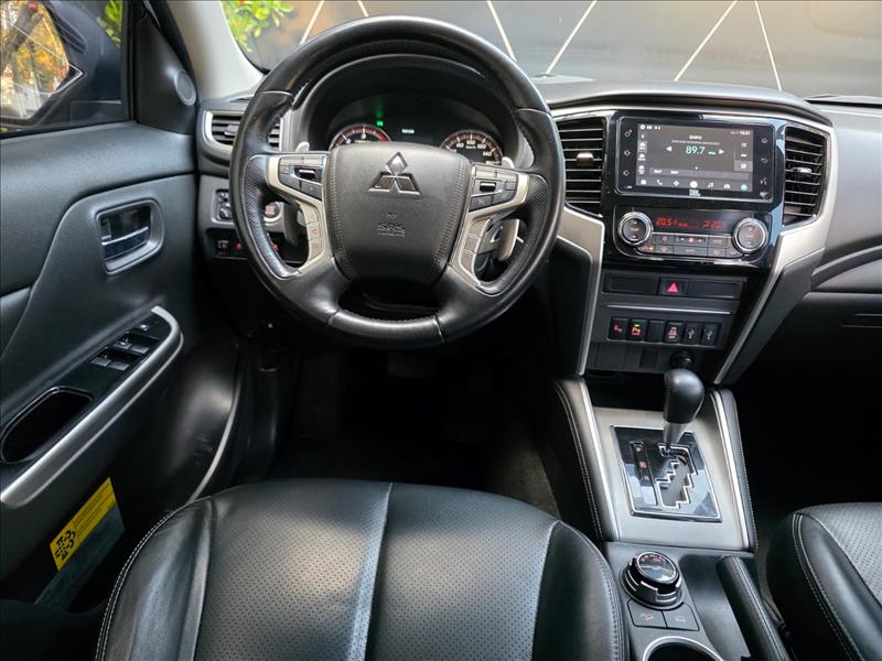 Mitsubishi-L200 TRITON-2.4 16V Turbo Sport Hpe-s CD 4X4