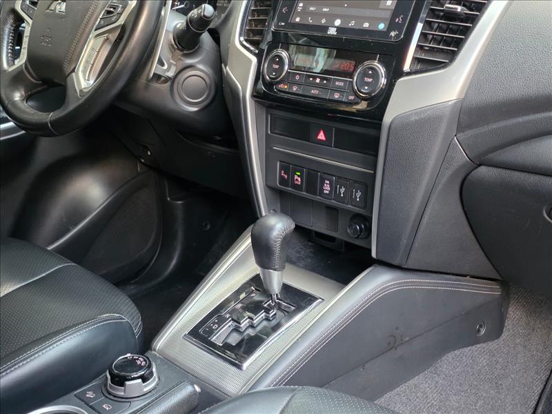 Mitsubishi-L200 TRITON-2.4 16V Turbo Sport Hpe-s CD 4X4