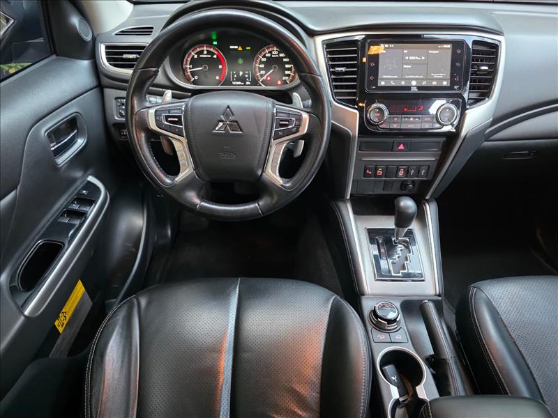 Mitsubishi-L200 TRITON-2.4 16V Turbo Sport Hpe-s CD 4X4