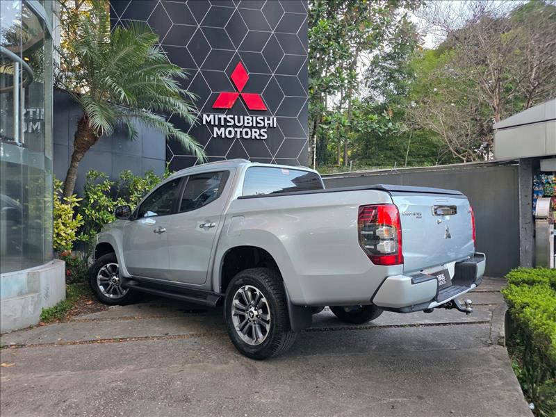 Mitsubishi-L200 TRITON-2.4 16V Turbo Sport Hpe-s CD 4X4