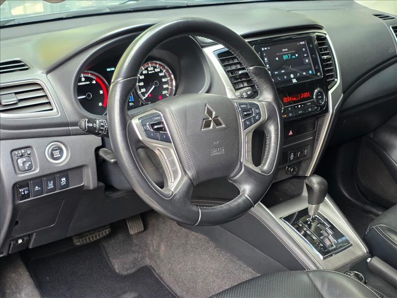 Mitsubishi-L200 TRITON-2.4 16V Turbo Sport Hpe-s CD 4X4