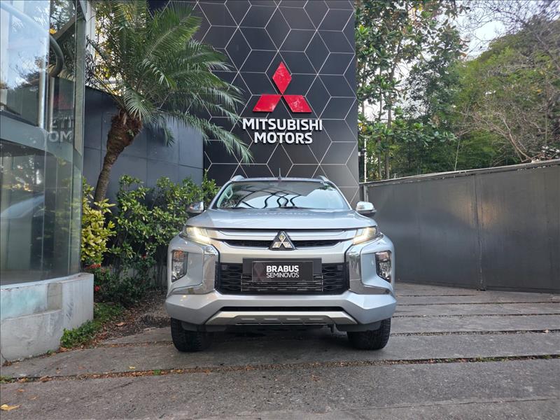 Mitsubishi-L200 TRITON-2.4 16V Turbo Sport Hpe-s CD 4X4