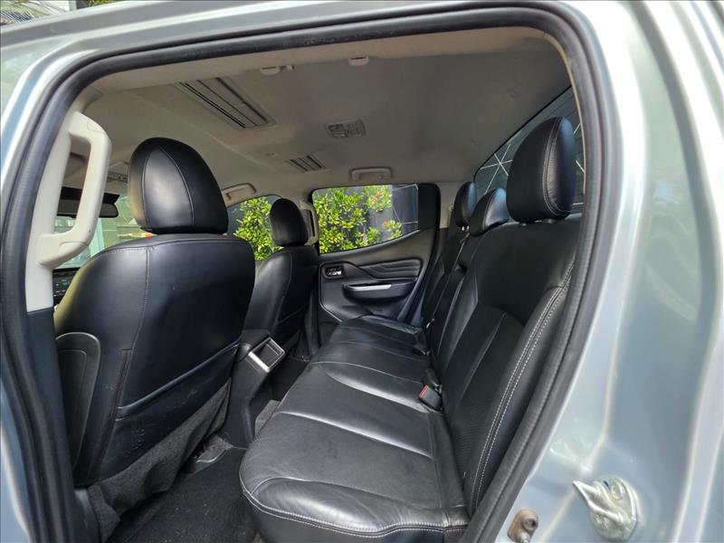 Mitsubishi-L200 TRITON-2.4 16V Turbo Sport Hpe-s CD 4X4