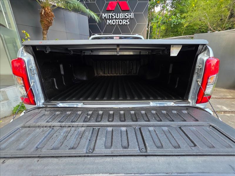 Mitsubishi-L200 TRITON-2.4 16V Turbo Sport Hpe-s CD 4X4