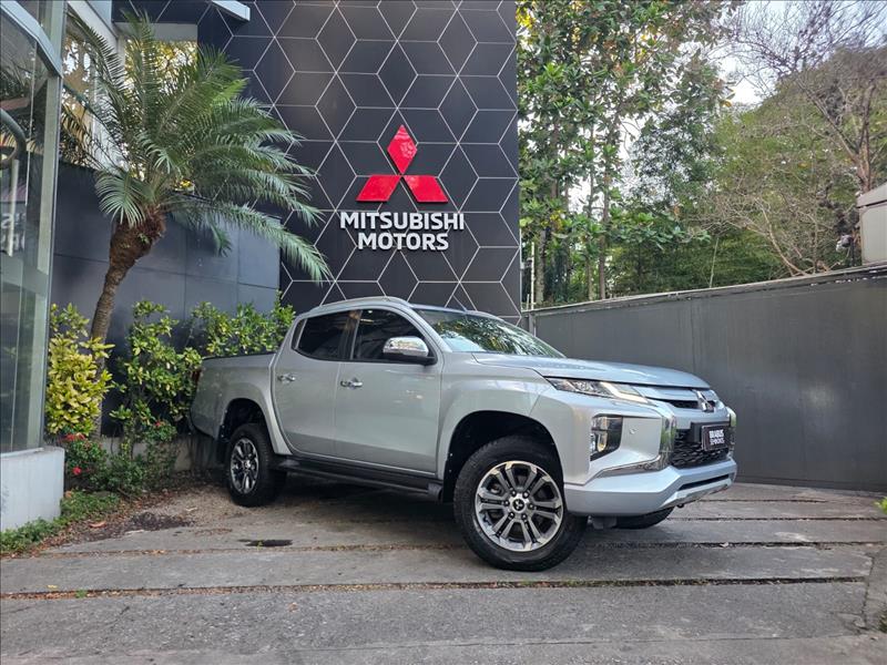 Mitsubishi-L200 TRITON-2.4 16V Turbo Sport Hpe-s CD 4X4