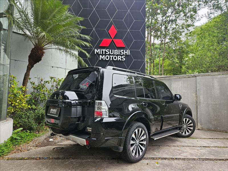 Mitsubishi-PAJERO FULL-3.8 HPE 4X4 V6 24V