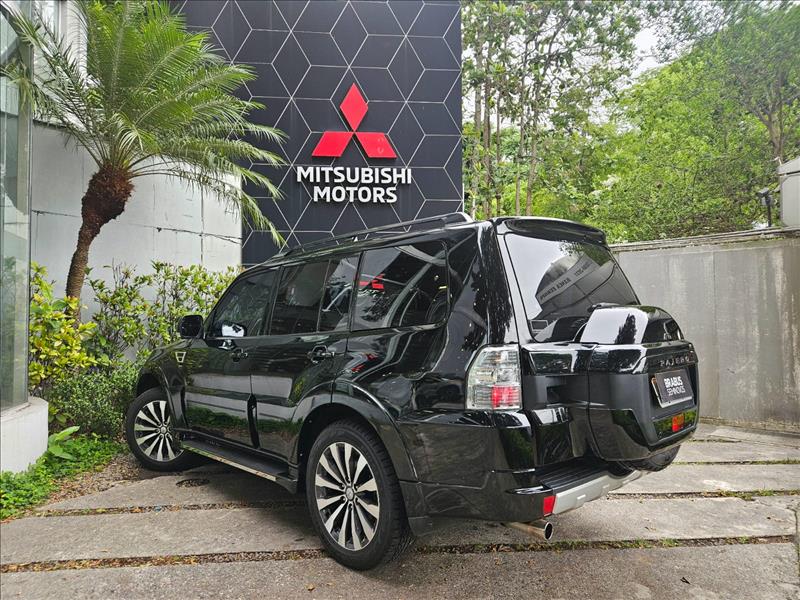 Mitsubishi-PAJERO FULL-3.8 HPE 4X4 V6 24V
