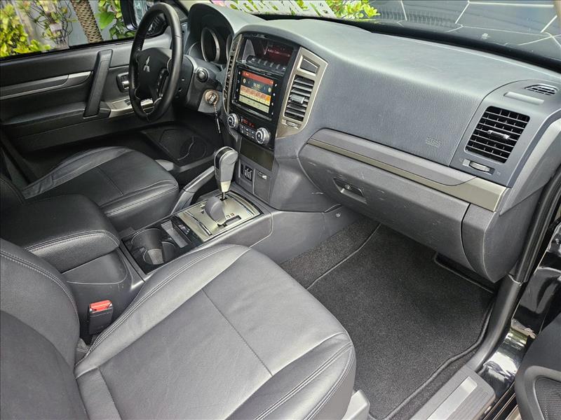 Mitsubishi-PAJERO FULL-3.8 HPE 4X4 V6 24V