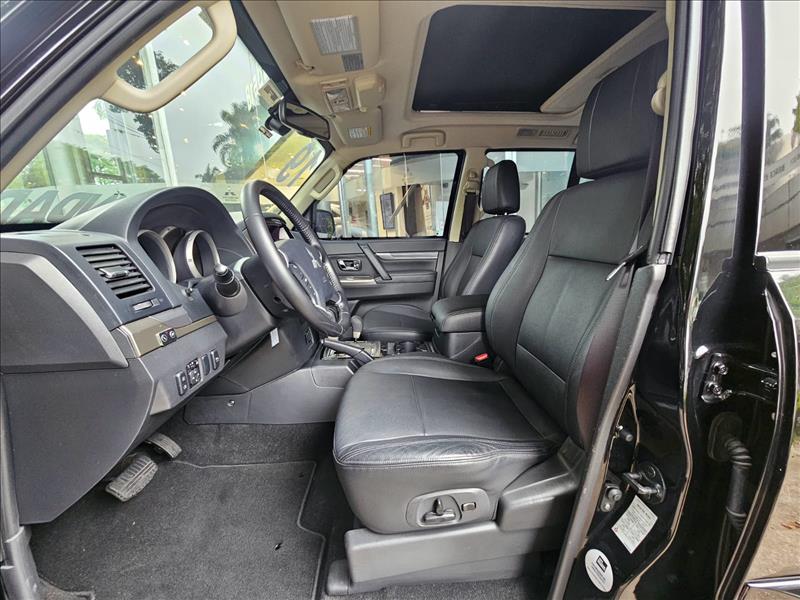 Mitsubishi-PAJERO FULL-3.8 HPE 4X4 V6 24V