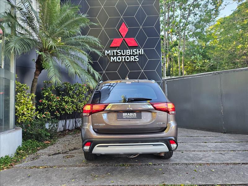 Mitsubishi-OUTLANDER-3.0 Mivec V6 Hpe-s AWD