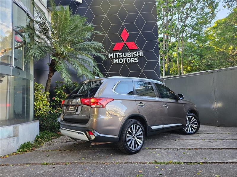 Mitsubishi-OUTLANDER-3.0 Mivec V6 Hpe-s AWD