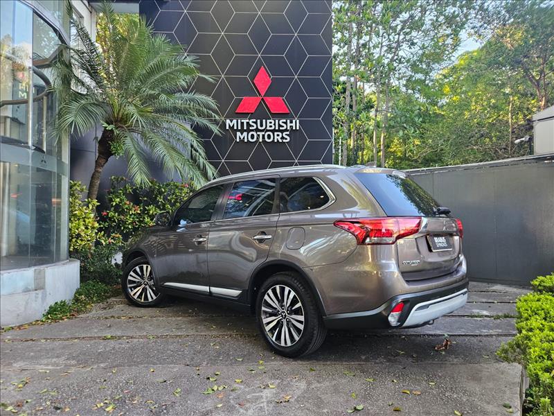 Mitsubishi-OUTLANDER-3.0 Mivec V6 Hpe-s AWD