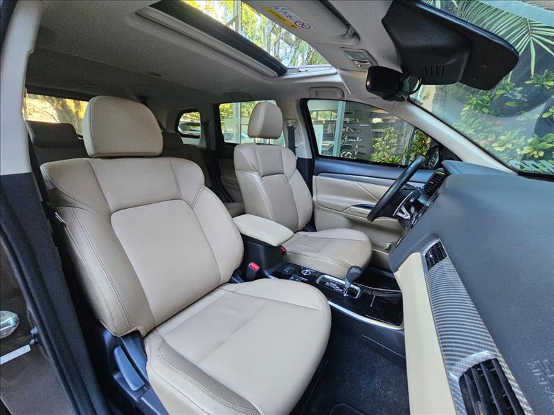 Mitsubishi-OUTLANDER-3.0 Mivec V6 Hpe-s AWD