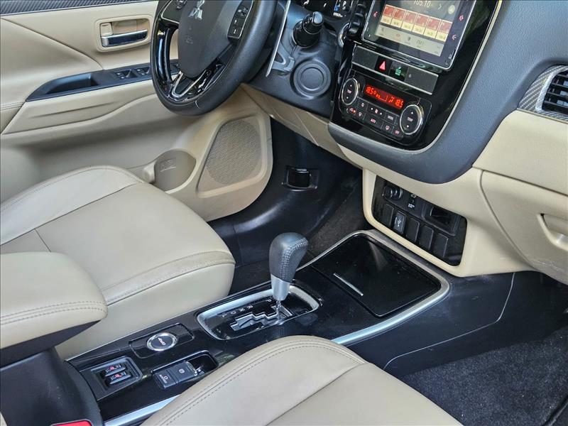 Mitsubishi-OUTLANDER-3.0 Mivec V6 Hpe-s AWD