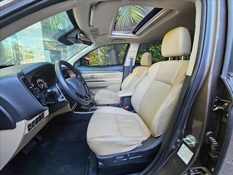 Mitsubishi-OUTLANDER-3.0 Mivec V6 Hpe-s AWD