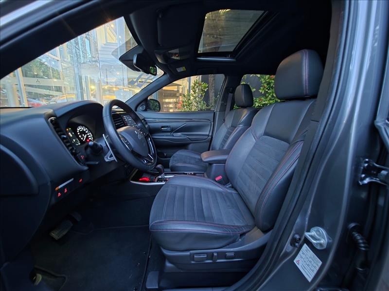 Mitsubishi-OUTLANDER-3.0 Mivec V6 Hpe-s Black Edition AWD