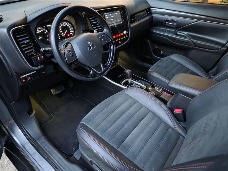 Mitsubishi-OUTLANDER-3.0 Mivec V6 Hpe-s Black Edition AWD