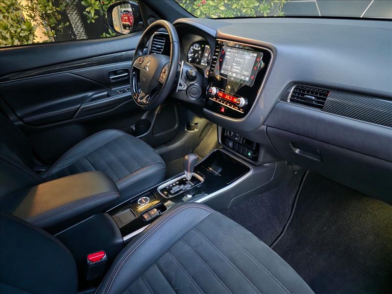 Mitsubishi-OUTLANDER-3.0 Mivec V6 Hpe-s Black Edition AWD