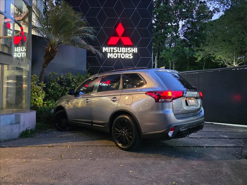Mitsubishi-OUTLANDER-3.0 Mivec V6 Hpe-s Black Edition AWD
