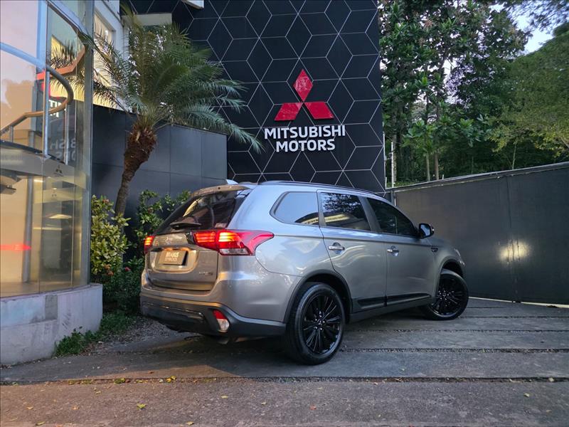 Mitsubishi-OUTLANDER-3.0 Mivec V6 Hpe-s Black Edition AWD