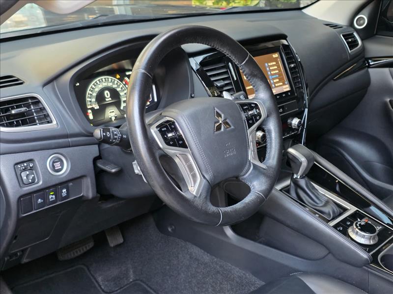 Mitsubishi-PAJERO SPORT-2.4 16V Mivec Turbo Legend AWD