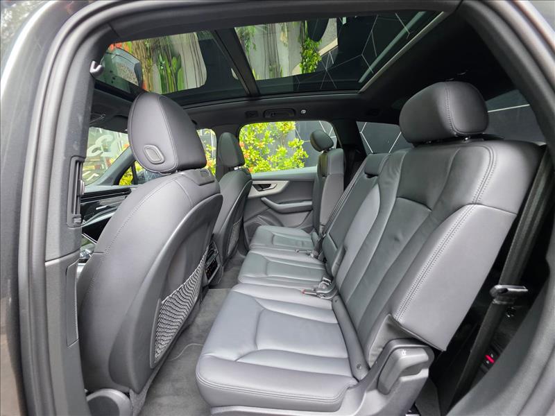 Audi-Q7-3.0 55 TFSI Performance Black Quattro