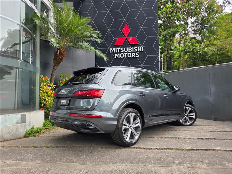 Audi-Q7-3.0 55 TFSI Performance Black Quattro