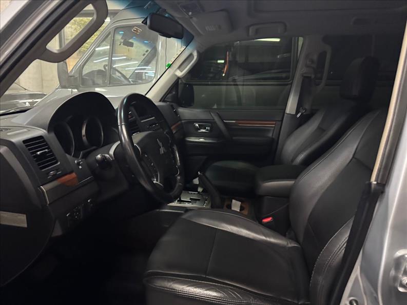 Mitsubishi-PAJERO FULL-3.8 HPE 4X4 V6 24V