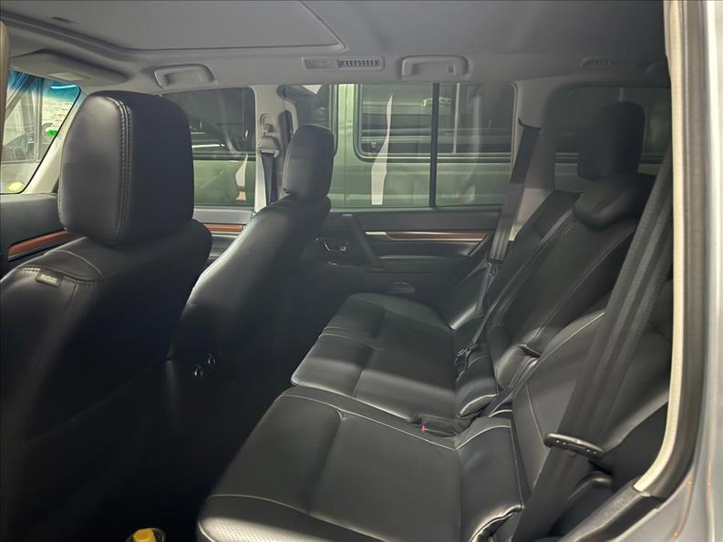 Mitsubishi-PAJERO FULL-3.8 HPE 4X4 V6 24V