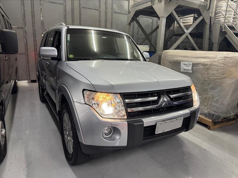 Mitsubishi-PAJERO FULL-3.8 HPE 4X4 V6 24V