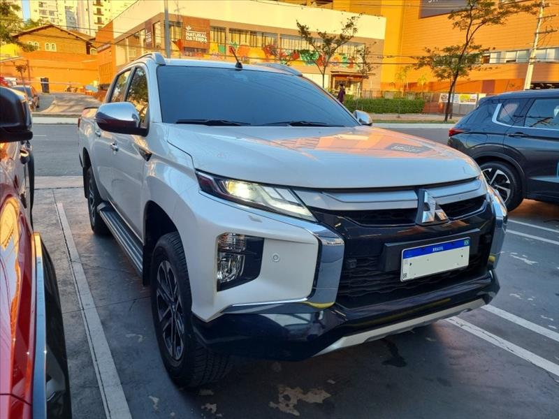 Mitsubishi-L200 TRITON-2.4 16V Turbo Sport Hpe-s CD 4X4
