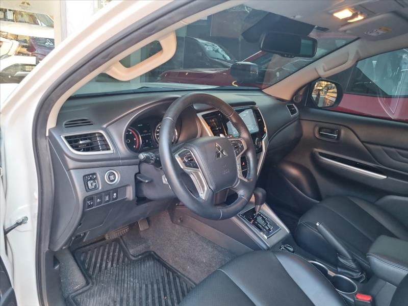 Mitsubishi-L200 TRITON-2.4 16V Turbo Sport Hpe-s CD 4X4