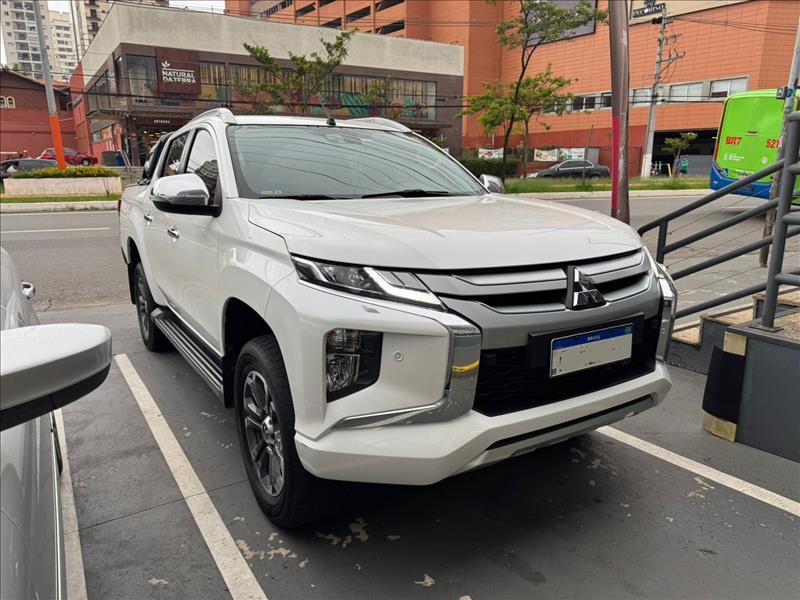 Mitsubishi-L200 TRITON-2.4 16V Turbo Sport Hpe-s CD 4X4