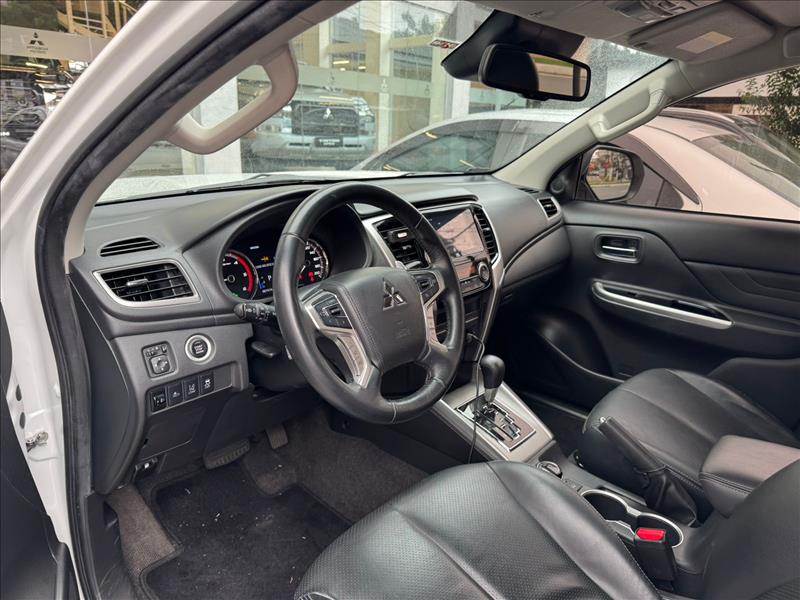 Mitsubishi-L200 TRITON-2.4 16V Turbo Sport Hpe-s CD 4X4