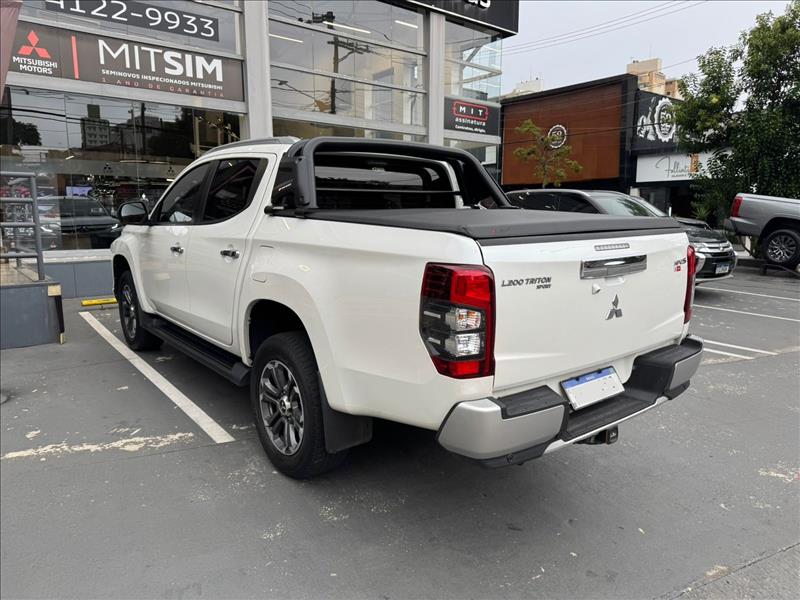 Mitsubishi-L200 TRITON-2.4 16V Turbo Sport Hpe-s CD 4X4