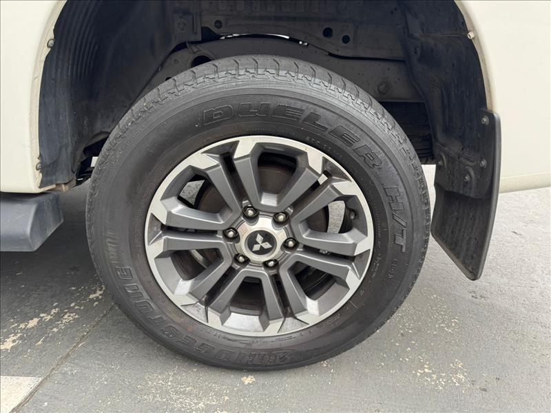 Mitsubishi-L200 TRITON-2.4 16V Turbo Sport Hpe-s CD 4X4