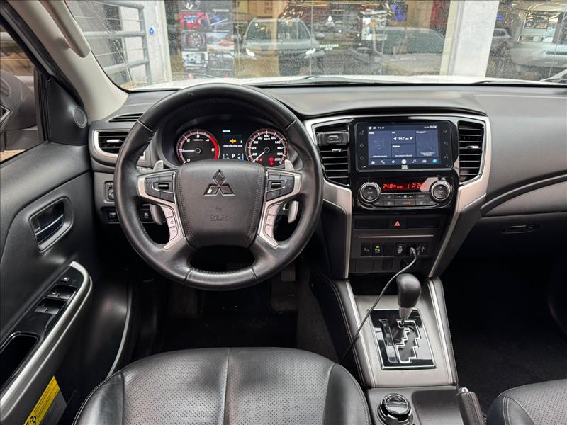 Mitsubishi-L200 TRITON-2.4 16V Turbo Sport Hpe-s CD 4X4